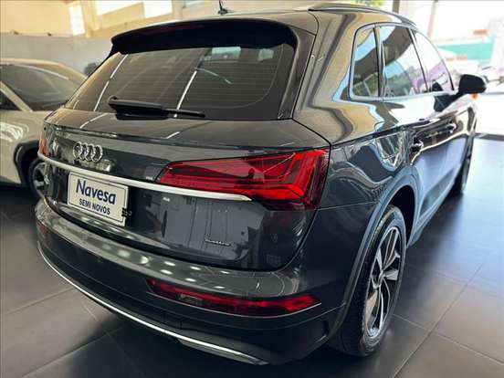 AUDI-Q5-2022