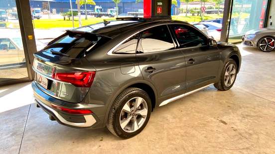 AUDI-Q5-2022