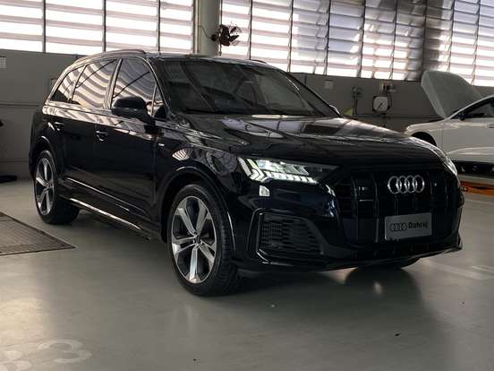 AUDI-Q7-2023