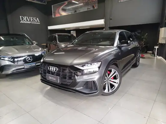 AUDI-Q8-2022