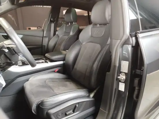 AUDI-Q8-2022