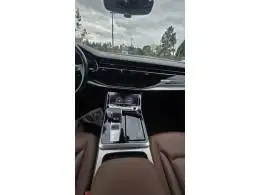 AUDI-Q8-2019