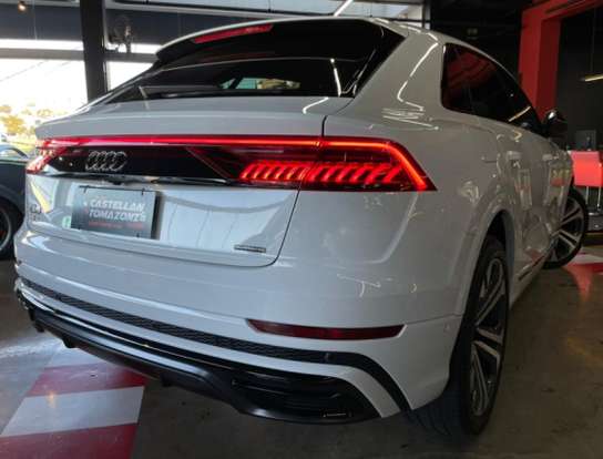 AUDI-Q8-2022