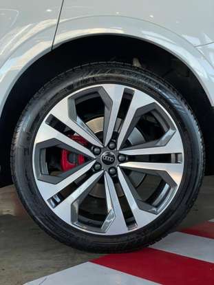 AUDI-Q8-2022
