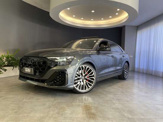 AUDI-Q8-2024