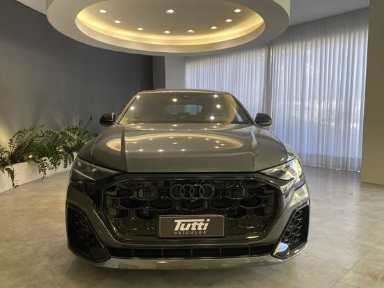 AUDI-Q8-2024