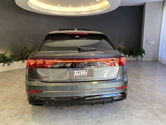AUDI-Q8-2024