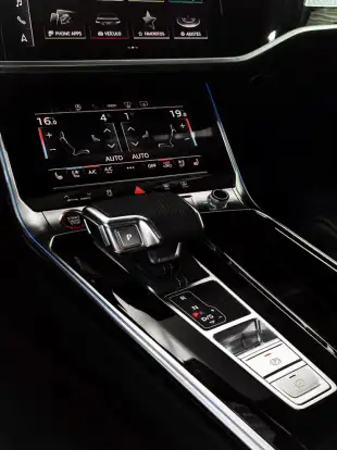 AUDI-RS6-2020
