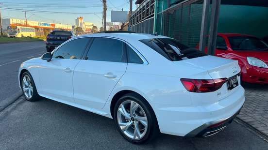 AUDI-A4-2021