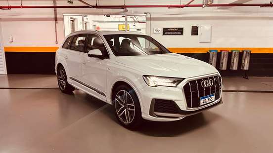 AUDI-Q7-2021