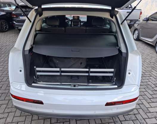 AUDI-Q7-2015