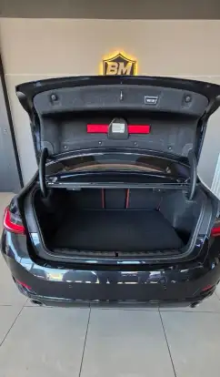 BMW-320i-2022