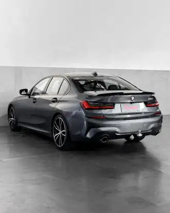 BMW-320i-2019