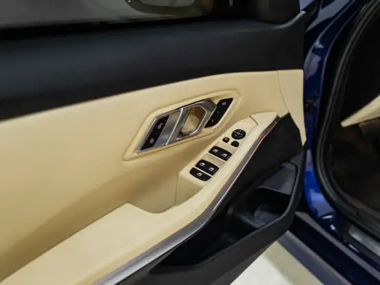 BMW-320i-2019