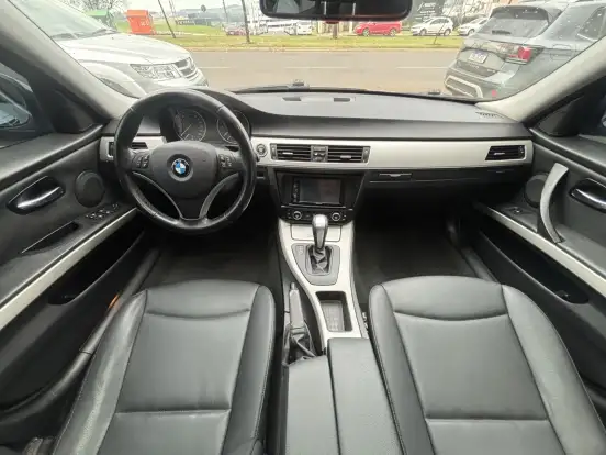 BMW-320i-2008