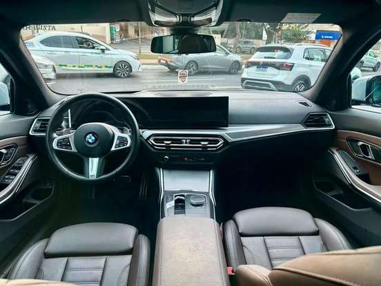 BMW-320i-2024
