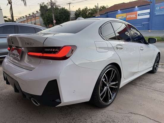 BMW-320i-2023