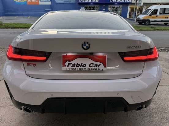 BMW-320i-2023
