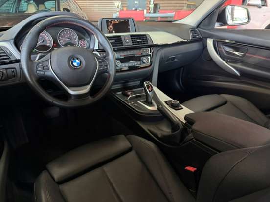 BMW-320i-2017