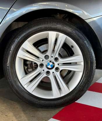 BMW-320i-2017