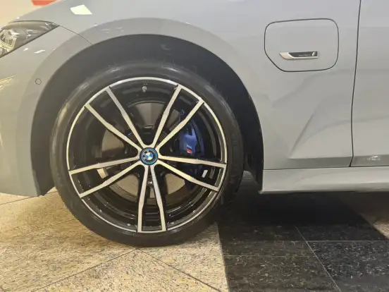 BMW-330e-2.0 16V TURBO HÍBRIDO M SPORT AUTOMÁTICO BMW-330e-2023