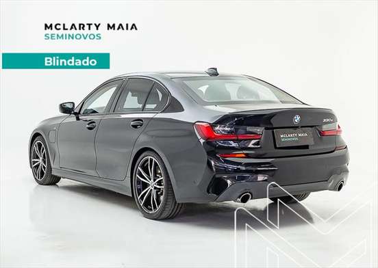 BMW-330e-2020