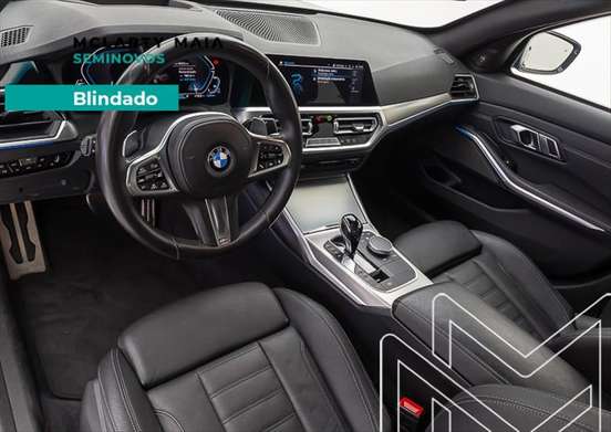 BMW-330e-2020
