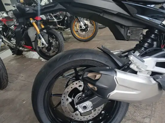 BMW-F 900 R SPORT PLUS-2025
