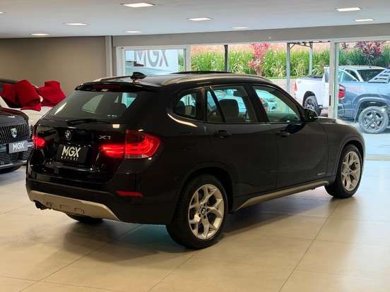 BMW-X1-2.0 16V TURBO ACTIVEFLEX SDRIVE20I 4P AUTOMÁTICO BMW-X1-2015