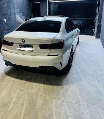 BMW-320i-2021