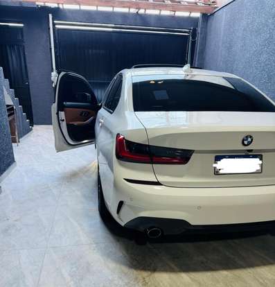 BMW-320i-2021