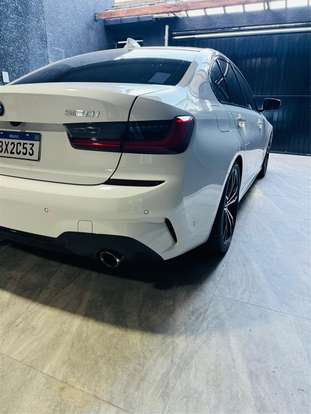 BMW-320i-2021