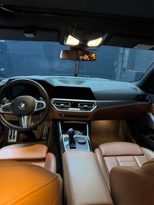 BMW-320i-2021