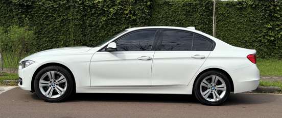 BMW-320i-2015
