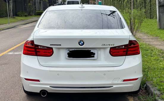 BMW-320i-2015