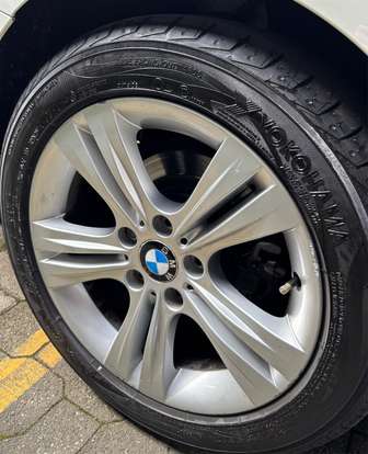 BMW-320i-2015