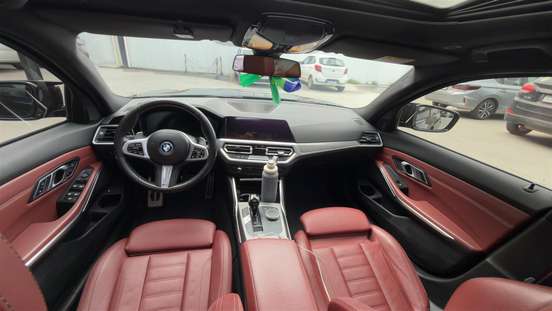 BMW-330e-2022