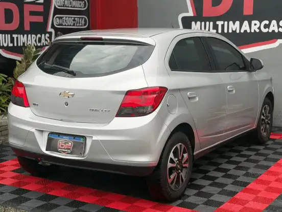 CHEVROLET-ONIX-2013