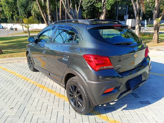CHEVROLET ONIX 1.4 MPFI ACTIV 8V FLEX 4P AUTOMÁTICO