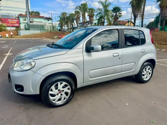 FIAT UNO 1.0 EVO VIVACE 8V FLEX 4P MANUAL FIAT UNO 1.0 EVO VIVACE 8V FLEX 4P MANUAL