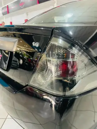 FORD-FIESTA-2010