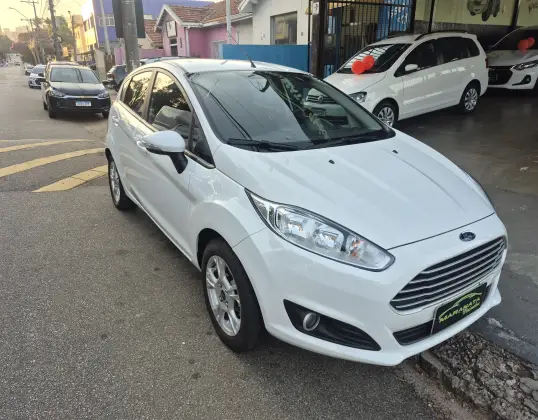 FORD FIESTA 1.6 SE HATCH 16V FLEX 4P POWERSHIFT