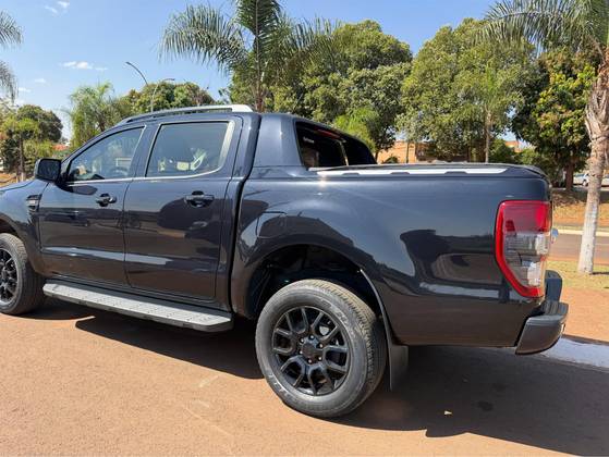 FORD RANGER 2.2 BLACK 4X2 CD 16V DIESEL 4P AUTOMÁTICO