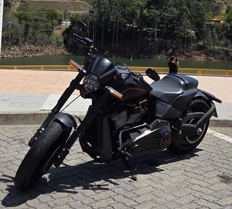 HARLEY-DAVIDSON-SOFTAIL FXDR 114-2019