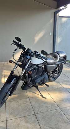 HARLEY-DAVIDSON-SPORTSTER XL 883 R-2008