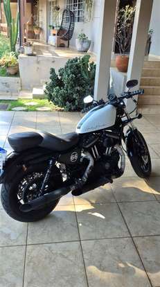 HARLEY-DAVIDSON-SPORTSTER XL 883 R-2008