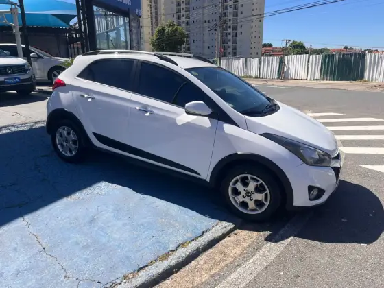 HYUNDAI HB20X 1.6 16V PREMIUM FLEX 4P AUTOMÁTICO HYUNDAI HB20X 1.6 16V PREMIUM FLEX 4P AUTOMÁTICO