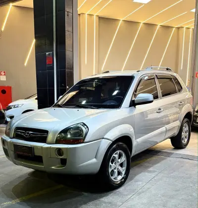 HYUNDAI TUCSON 2.0 MPFI GLS 16V 143CV 2WD GASOLINA 4P AUTOMÁTICO HYUNDAI TUCSON 2.0 MPFI GLS 16V 143CV 2WD GASOLINA 4P AUTOMÁTICO