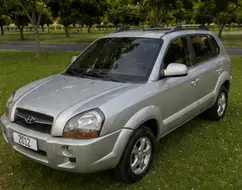 HYUNDAI TUCSON 2.0 MPFI GLS 16V 143CV 2WD GASOLINA 4P AUTOMÁTICO HYUNDAI TUCSON 2.0 MPFI GLS 16V 143CV 2WD GASOLINA 4P AUTOMÁTICO