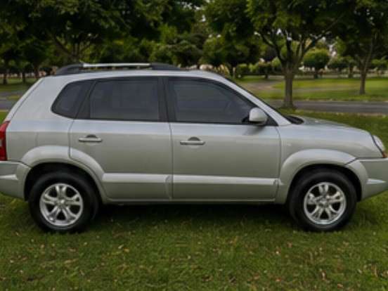 HYUNDAI-TUCSON-2.0 MPFI GLS 16V 143CV 2WD GASOLINA 4P AUTOMÁTICO HYUNDAI-TUCSON-2011